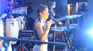 Vivian Green Rocks with Bela Dona – 11/23/11 [Video]